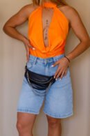 Body con cuello naranja