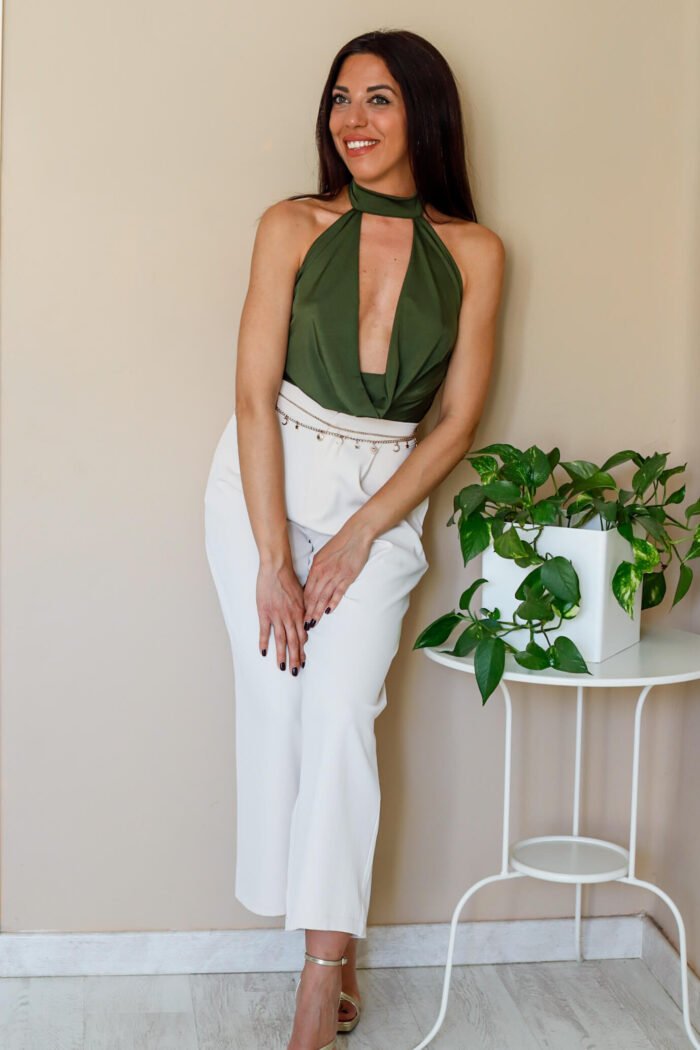 Body con cuello verde