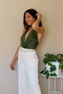 Body con cuello verde