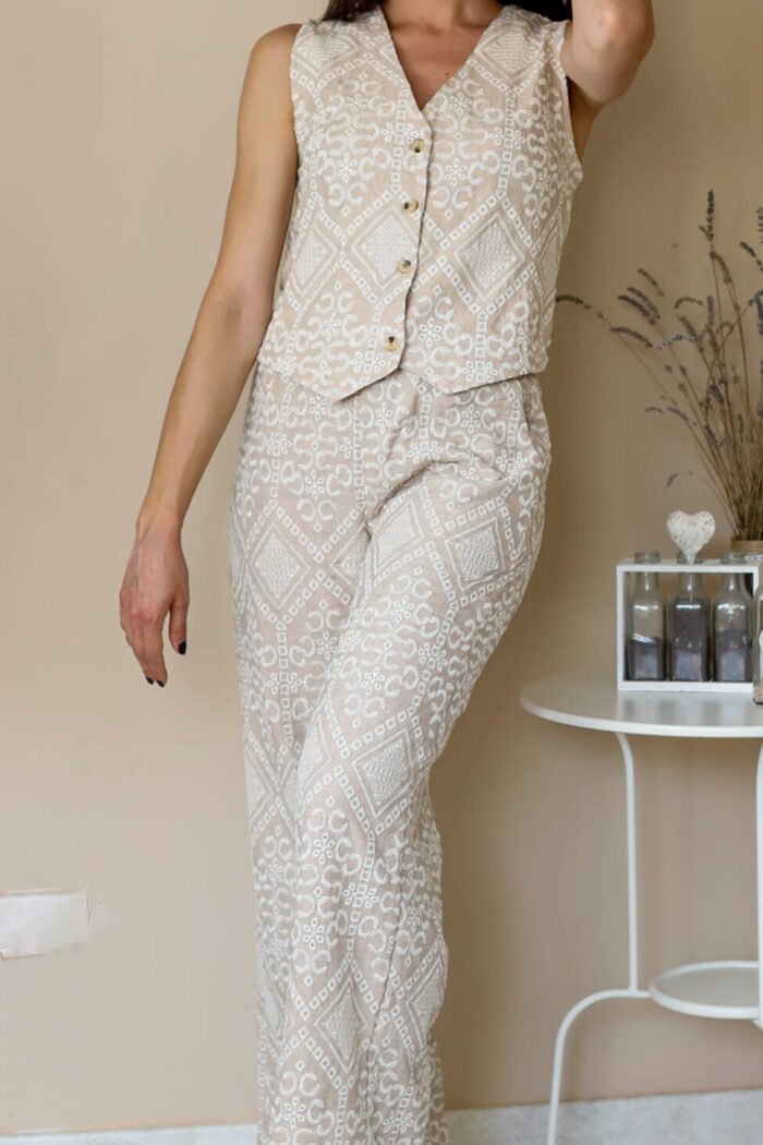 Conjunto beige y blanco - Imagen 3