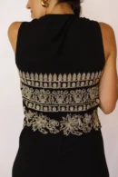 Chaleco Negro Con Bordados Dorados