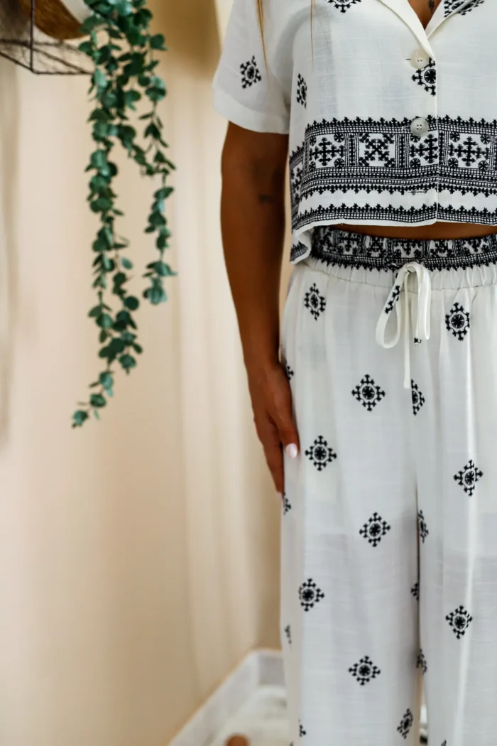 Conjunto Con Bordados Blanco - Imagen 2